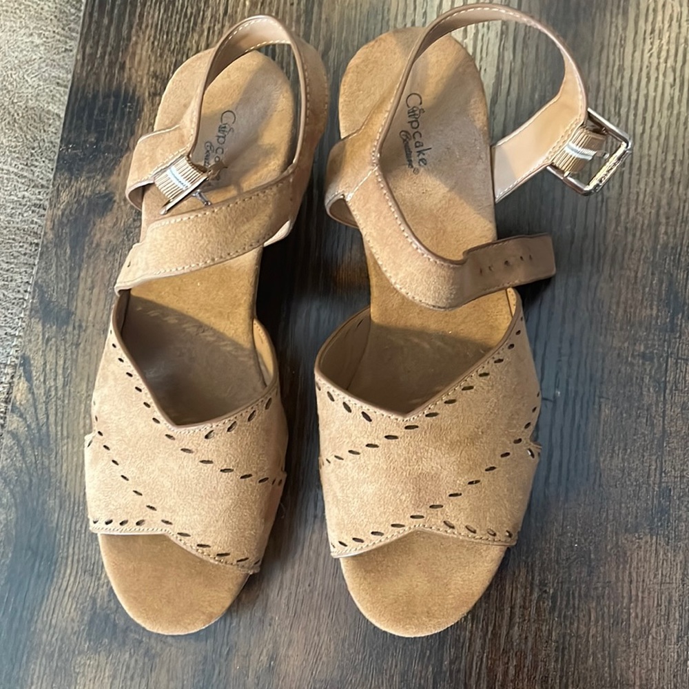 Cupcake Couture NW SIZE 4 Sandal Cork Heels